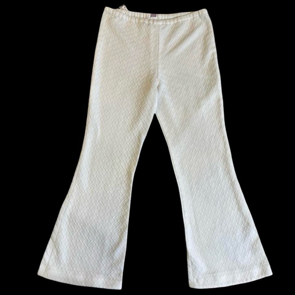 White Diamond Embossed 2pc Set - image 5